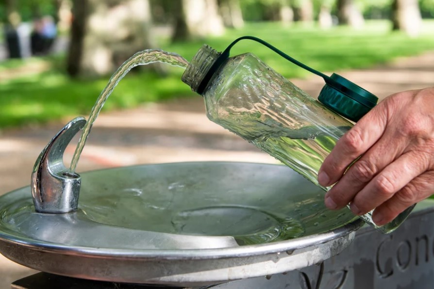 recyclable reusable water bottle
